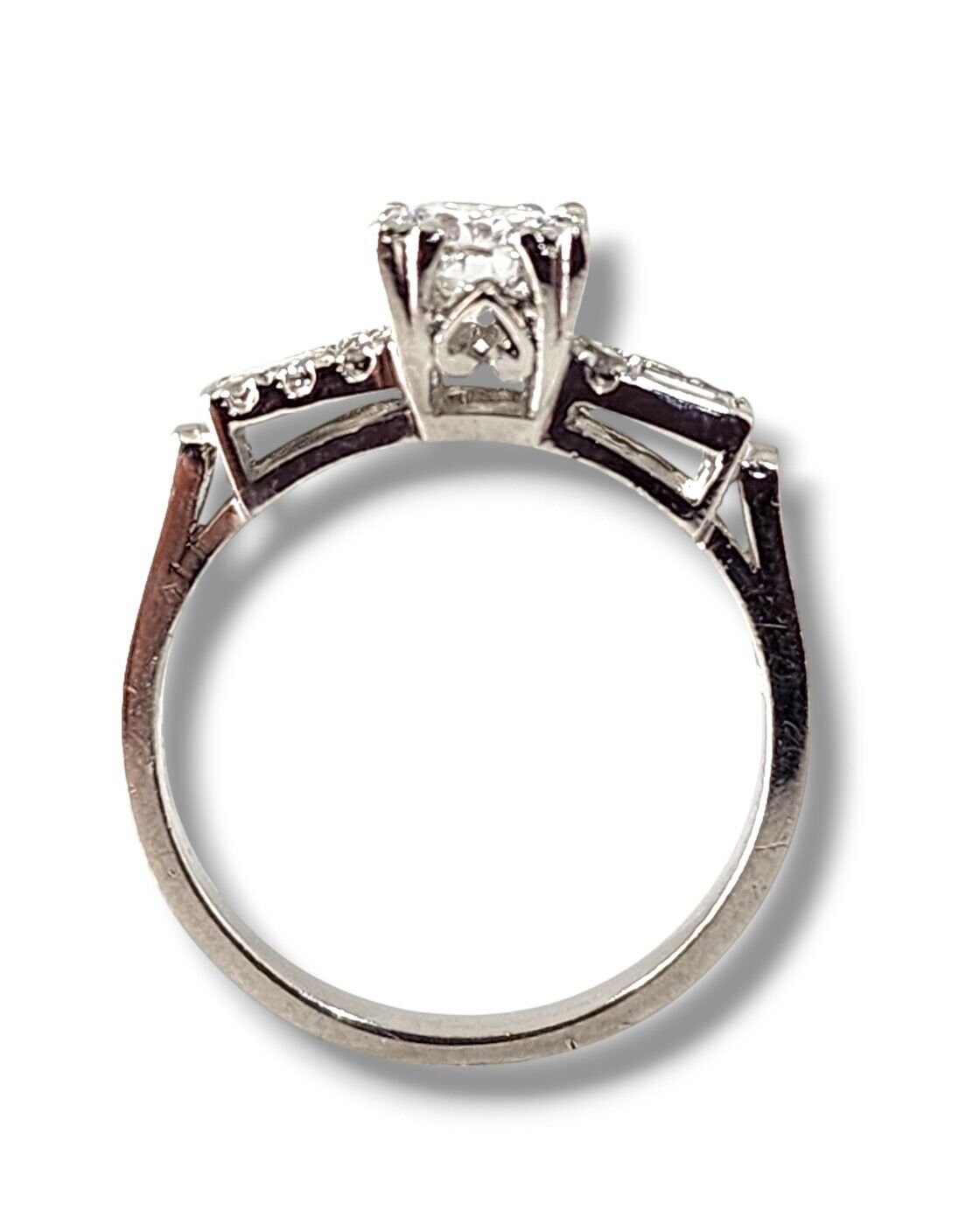 Beautiful 18K White Gold Ring with Diamonds 0.50Ct
