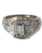 Beautiful 14K Yellow Gold Ring with Central Opal and Surrounding Diamonds 0.60Ct