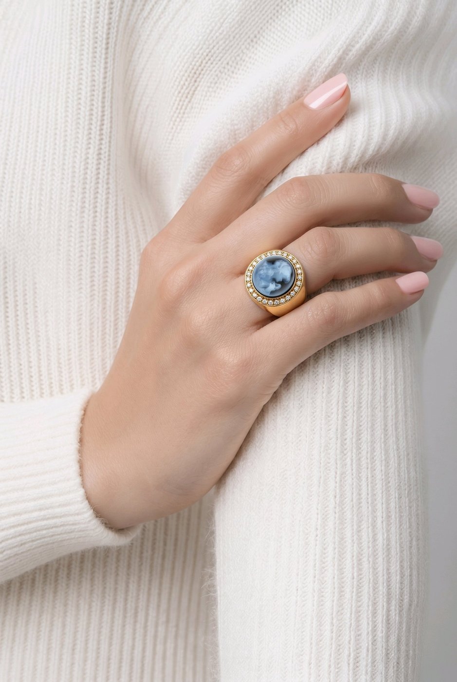 18K Yellow Gold Agate and 0.3ct Diamond Female Figure Ring