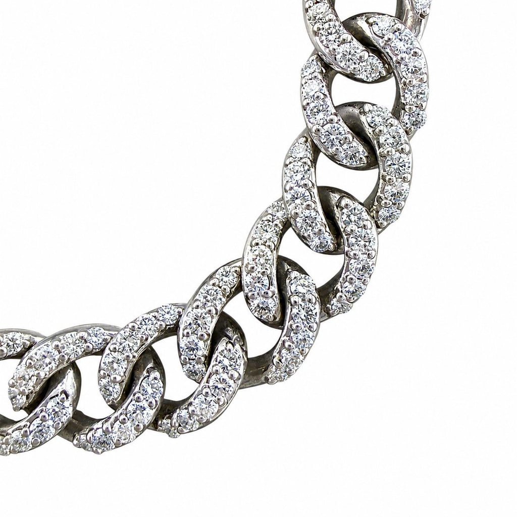 18K white gold diamond interlocking circle link bracelet close-up
