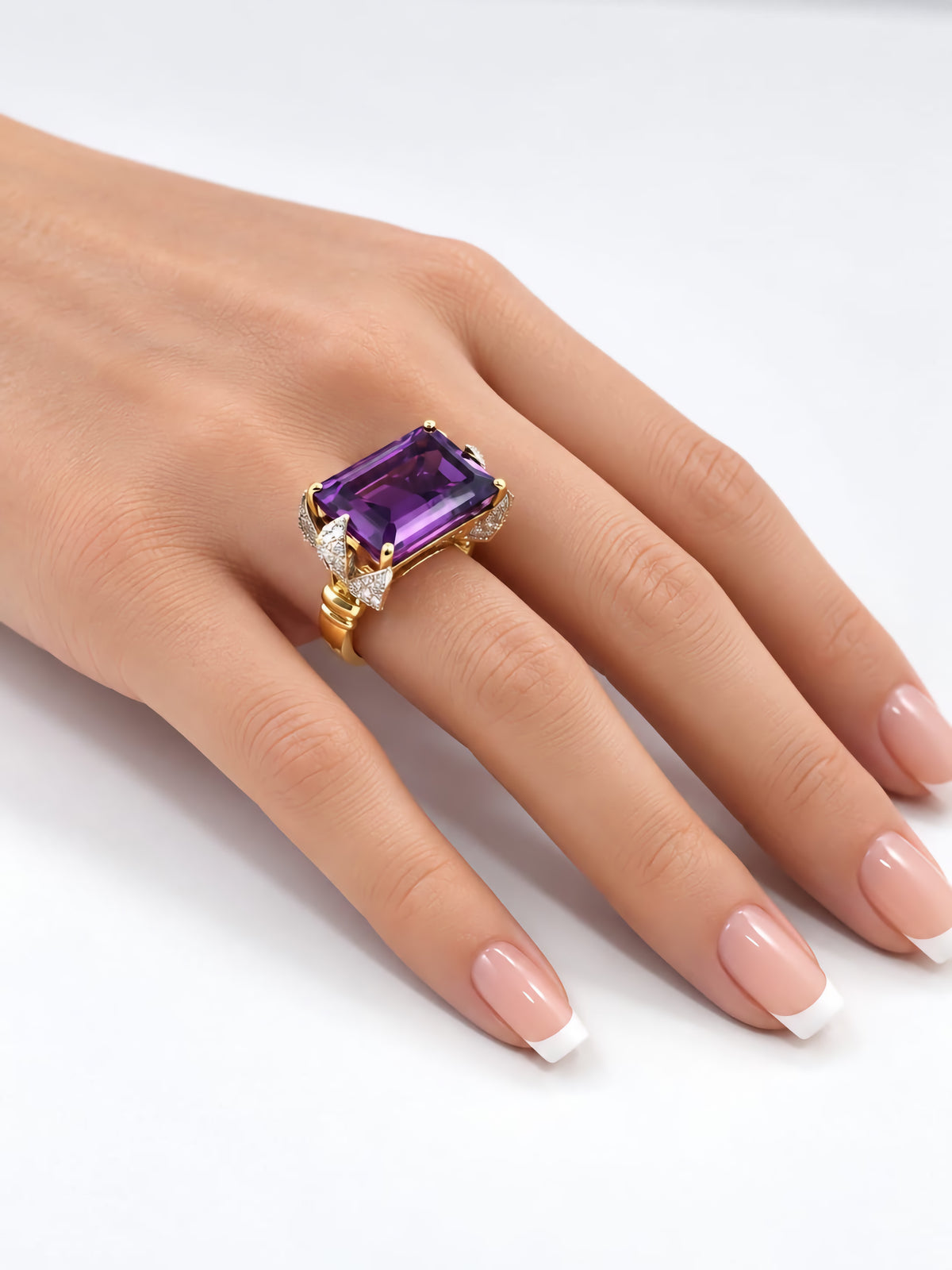 18K yellow gold amethyst ring with square gemstone and diamond accents