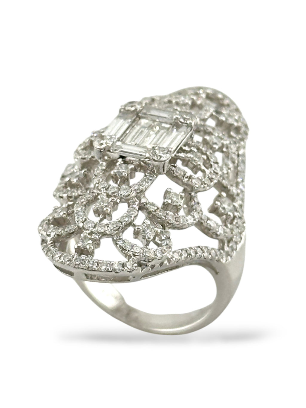 18K White Gold Ring with Radiant and 4ct Round Diamonds