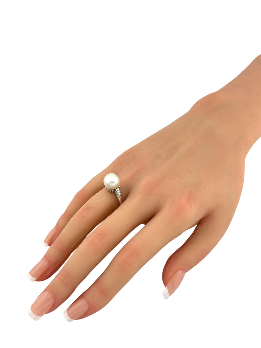 Vintage Platinum Ring with a Large Pearl and 2 Surrounding Diamonds