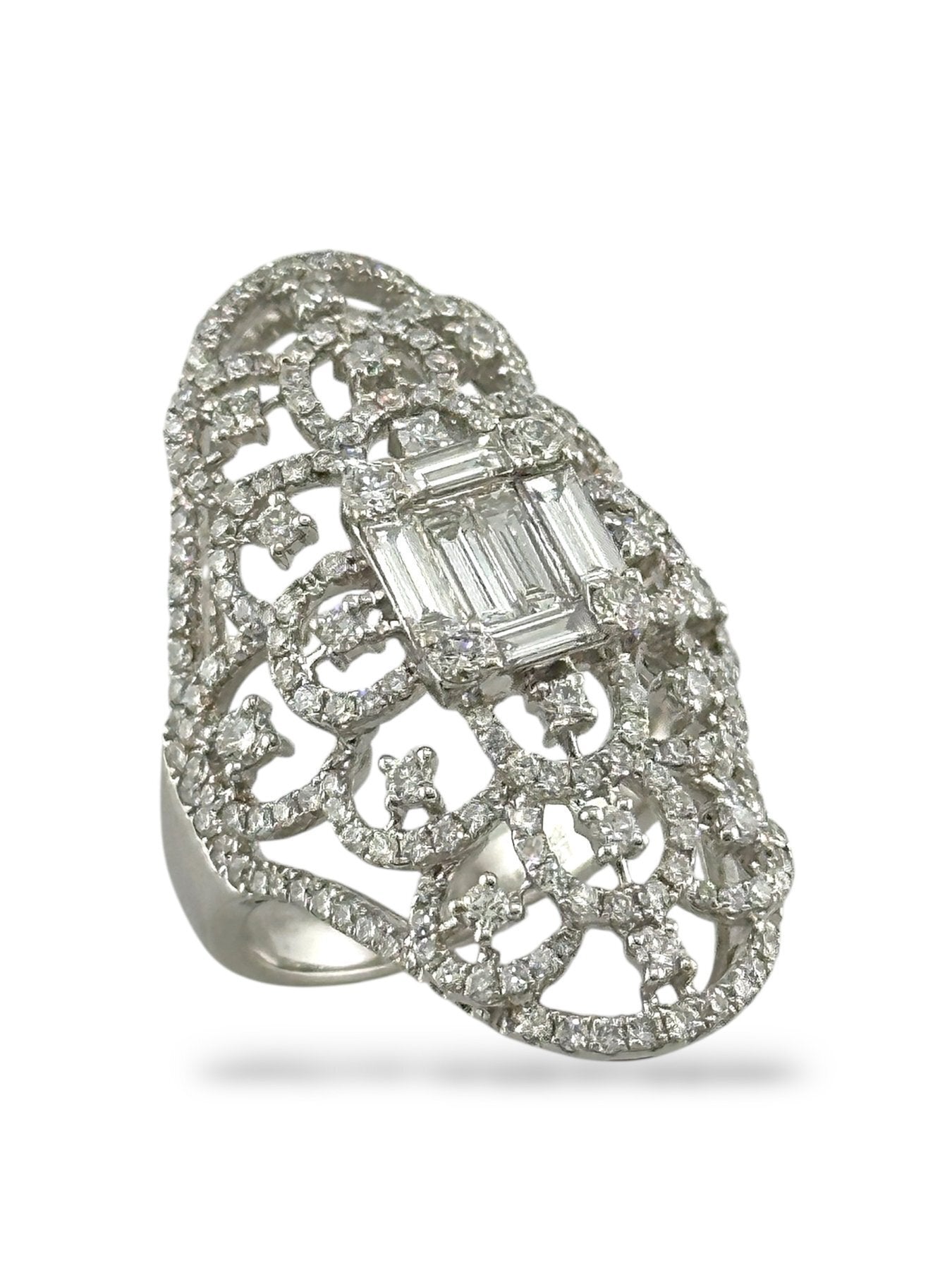 18 kt. White gold, 18K White Gold Ring with Radiant & 4.0ct Round Diamonds  -  4.0ct. tw. Diamond (Natural)