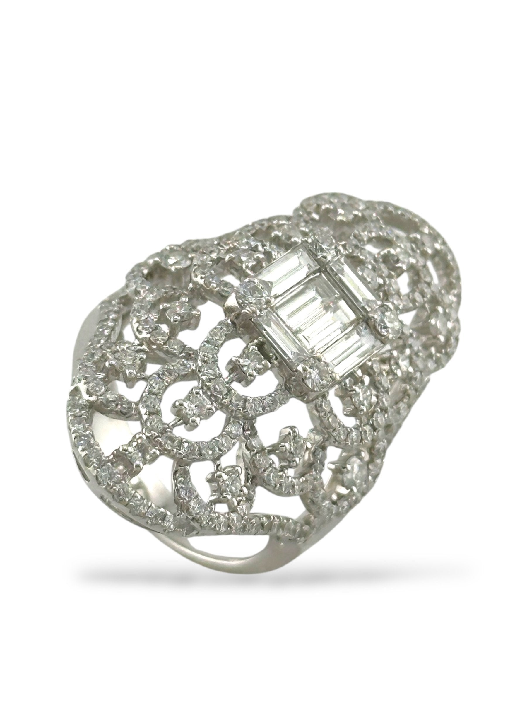 18K White Gold Ring with Radiant and 4ct Round Diamonds