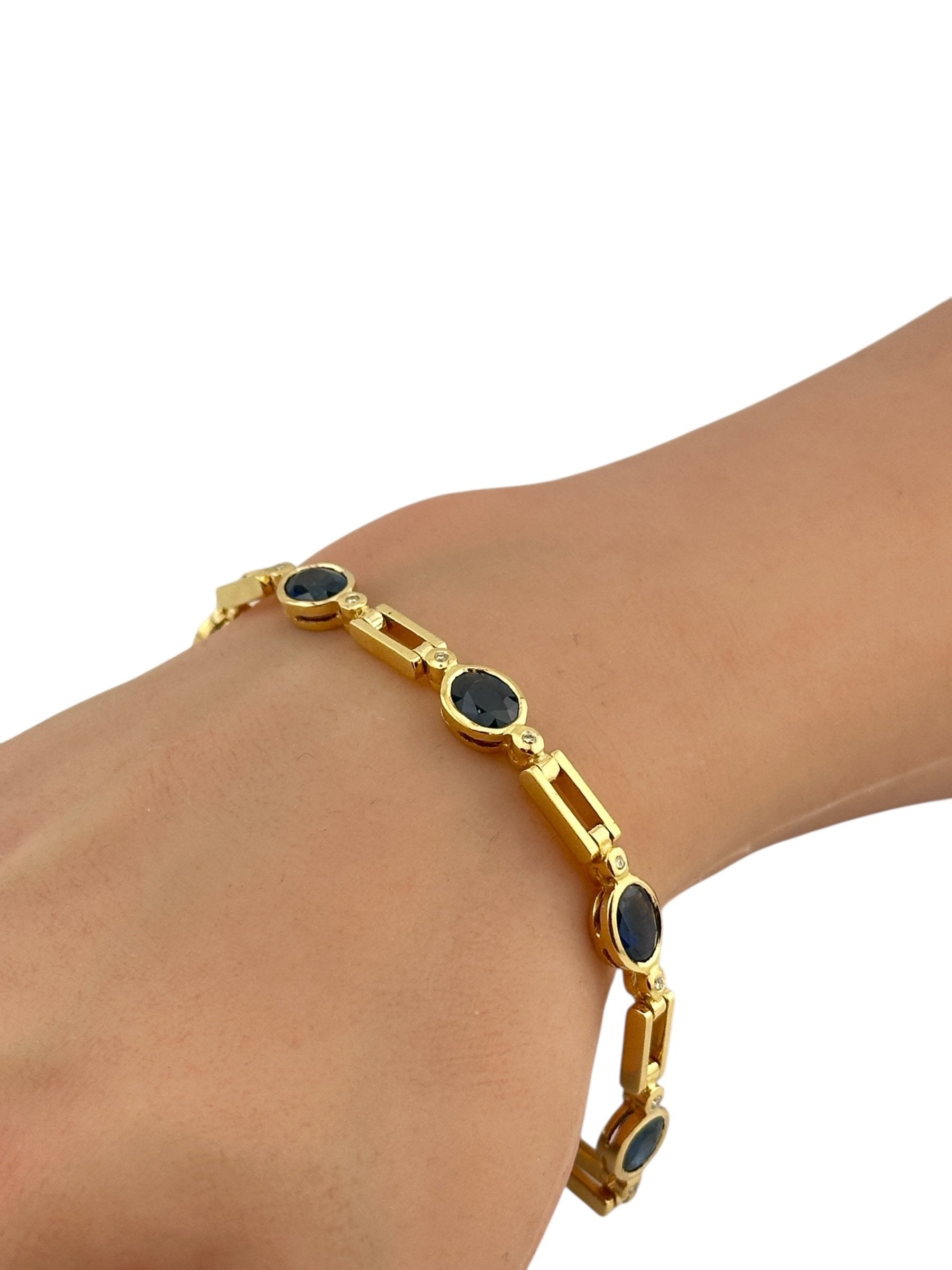 18 kt. Yellow gold,  18K Yellow Gold Bracelet with Oval Sapphires & Round Diamonds