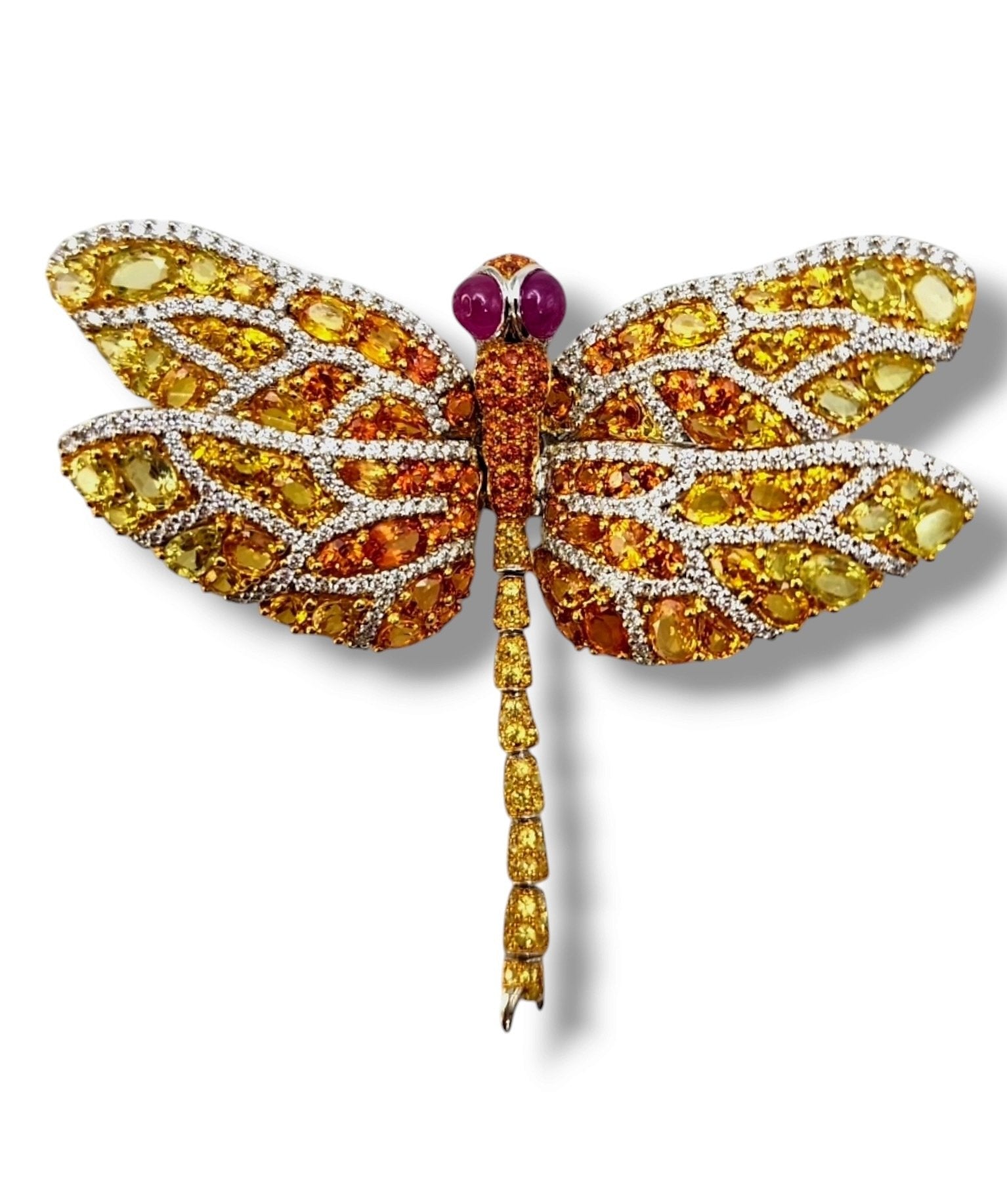 Brooch - 18 kt. Yellow gold, Beautiful Vintage 18K Gold Dragonfly Brooch Embezzled with Large Orange Sapphires and Diamonds Diamond (Natural)  - Sapphire