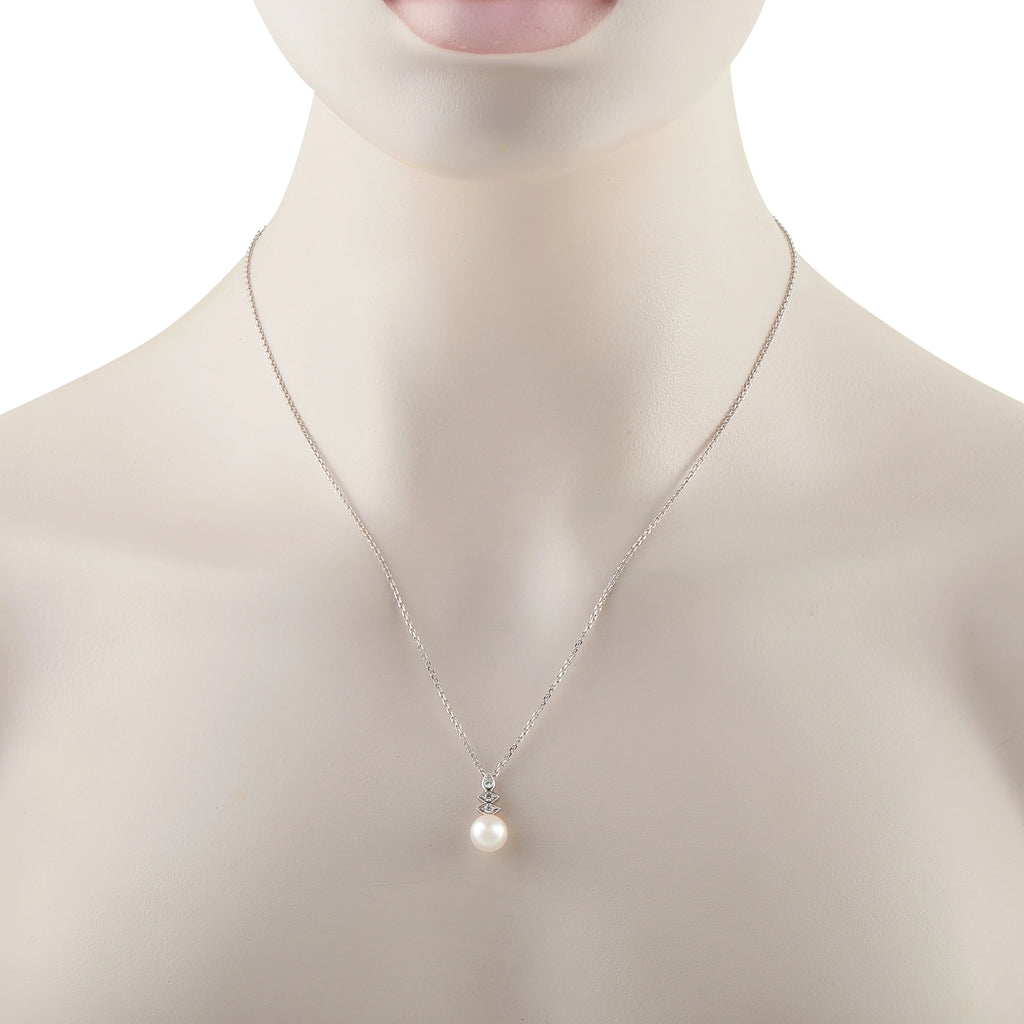 White gold chain drop necklace with single pearl pendant