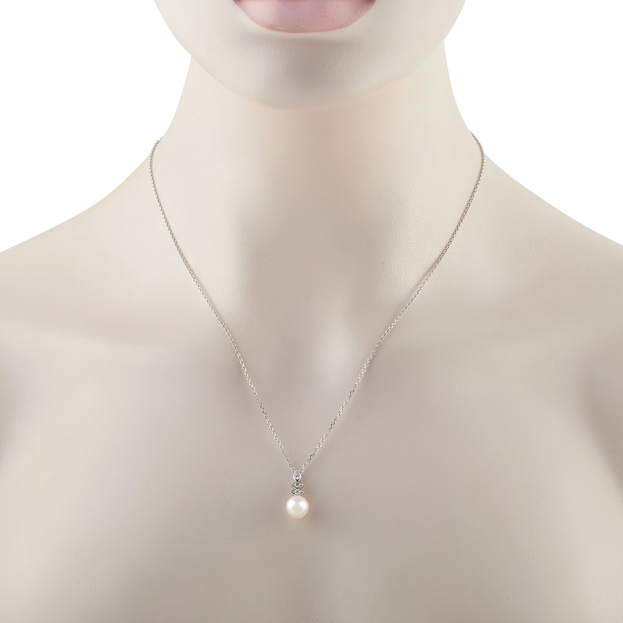 White gold chain drop necklace with single pearl pendant