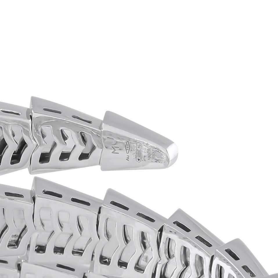 White gold bracelet clasp end with engraved details and openwork link structure.