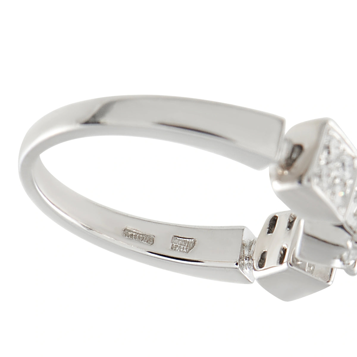White gold diamond ring with prong-set round center and engraved band details