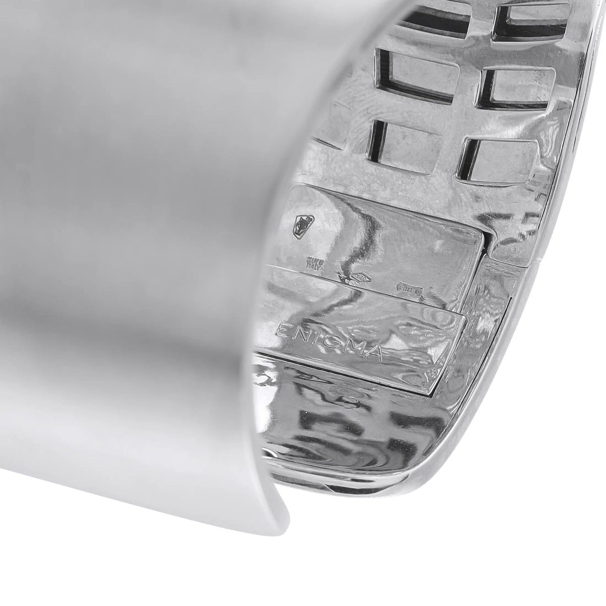 18K white gold cuff bracelet close-up of inner engraving and hallmark