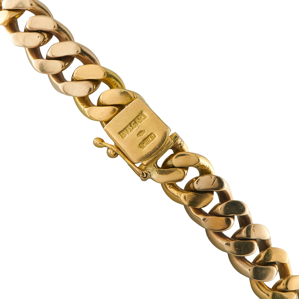 Yellow gold chain with engraved clasp link