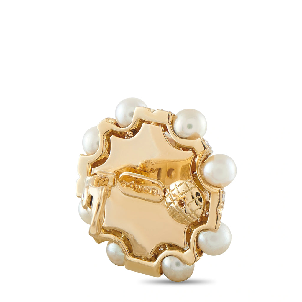 18K yellow gold earrings back with baroque pearl surround and engraved center