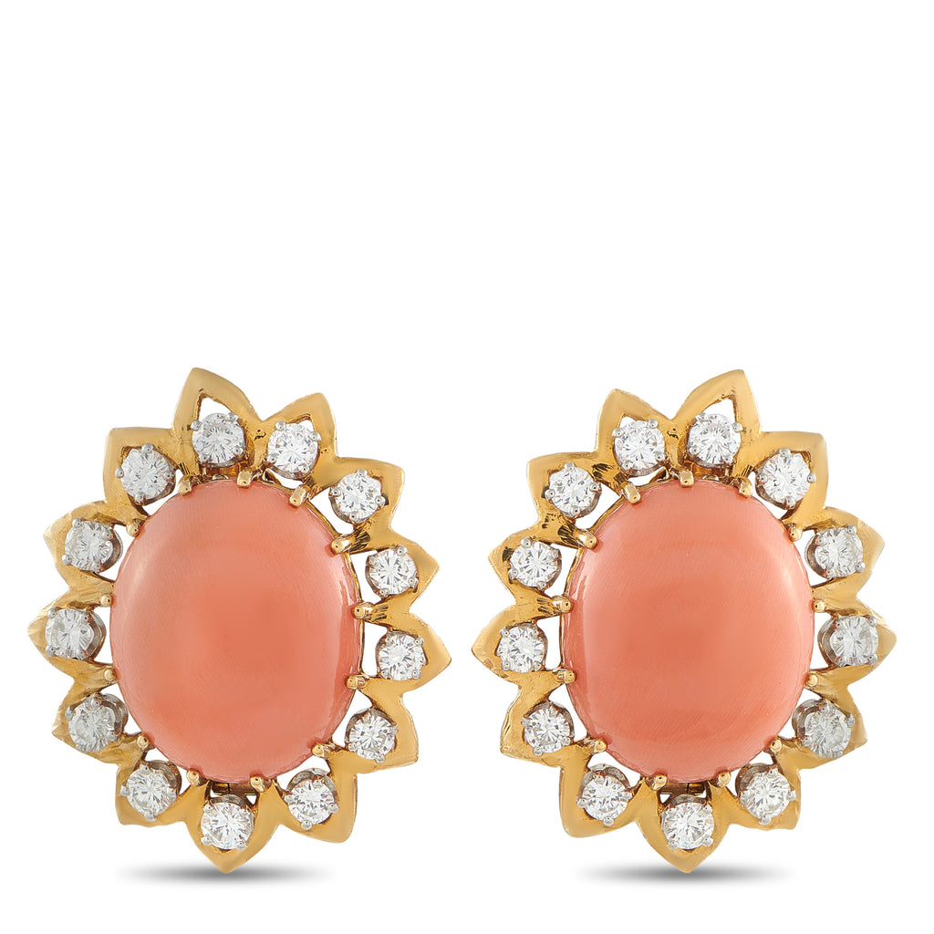 David Webb 18K Yellow Gold 3.40ct Diamond and Coral Clip-On Earrings – These David Webb earrings are an instant classic