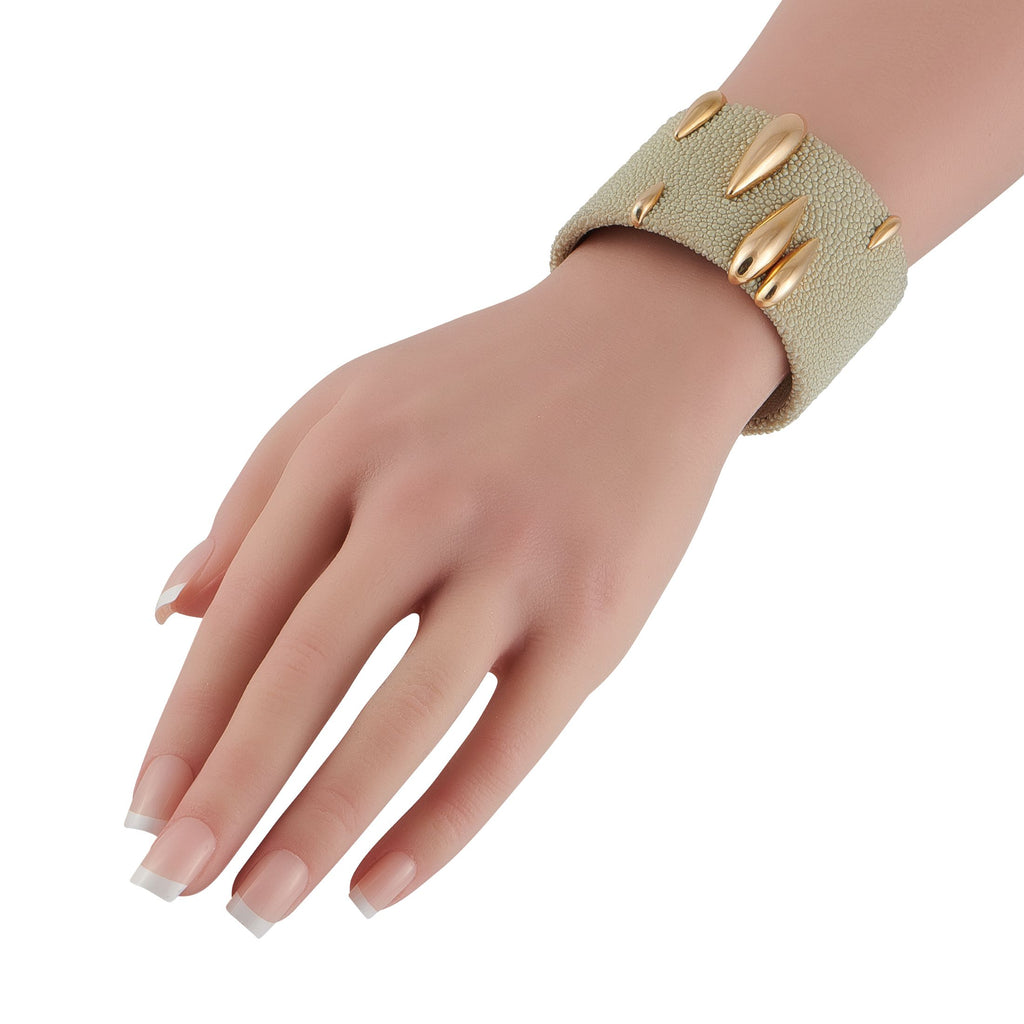 de GrisogonoGaluchat 18K Yellow Gold Cuff Bracelet
