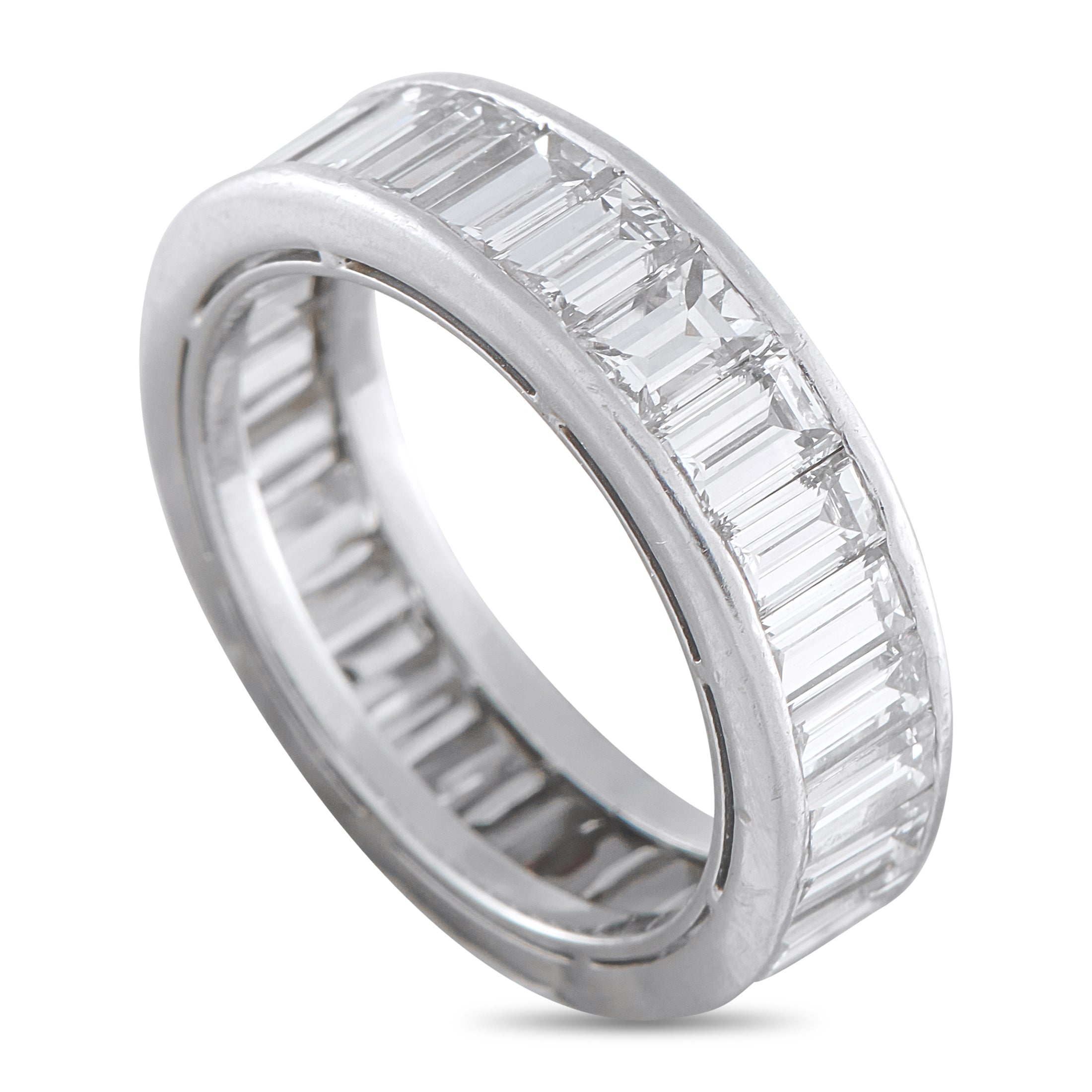 Harry WinstonPlatinum 5.40ct Diamond Eternity Band – This Harry Winston eternity band is a breathtaking luxury piece that is 