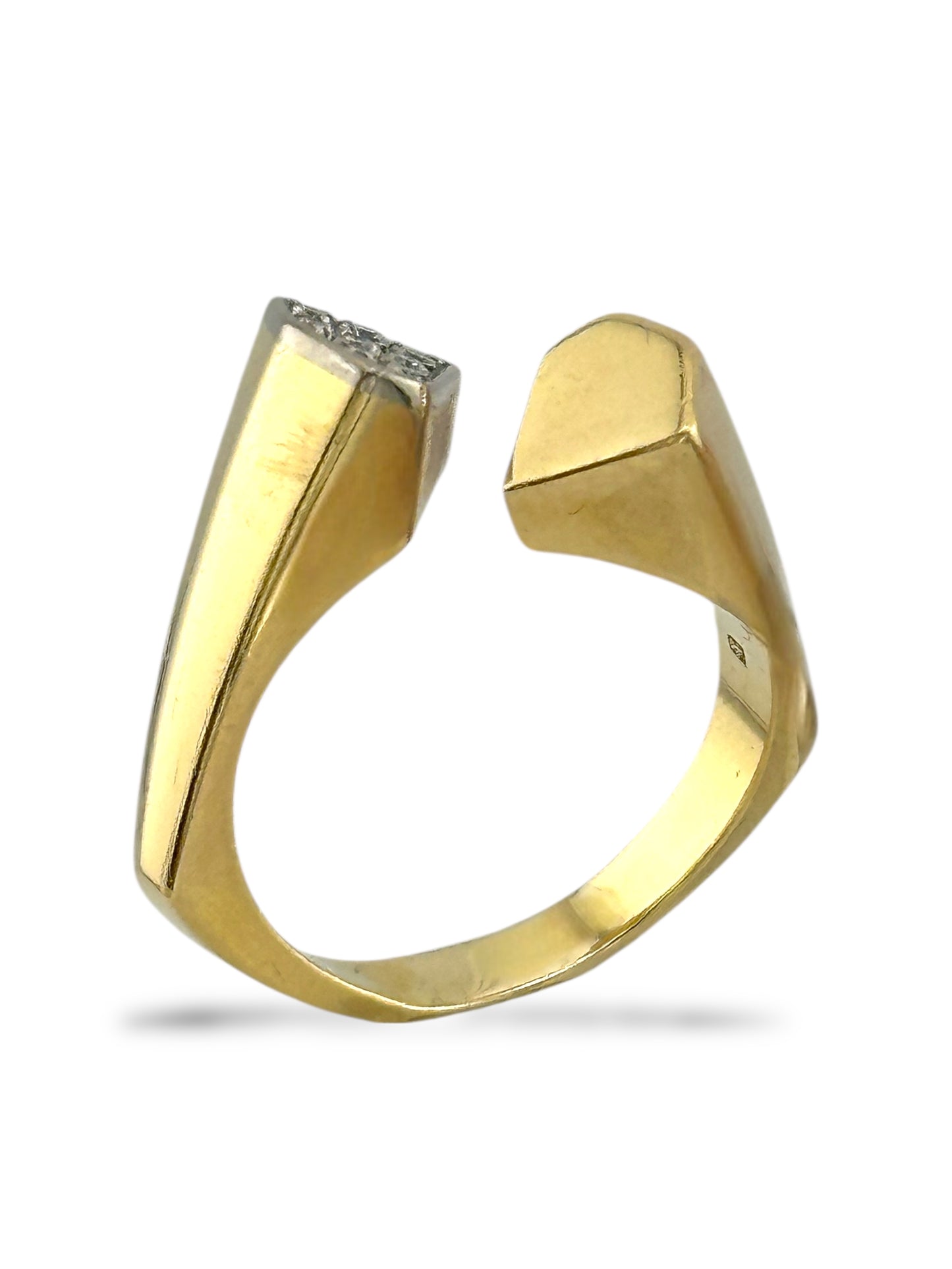 Vintage 18K Yellow Gold Ring with 0.10ct. Diamonds