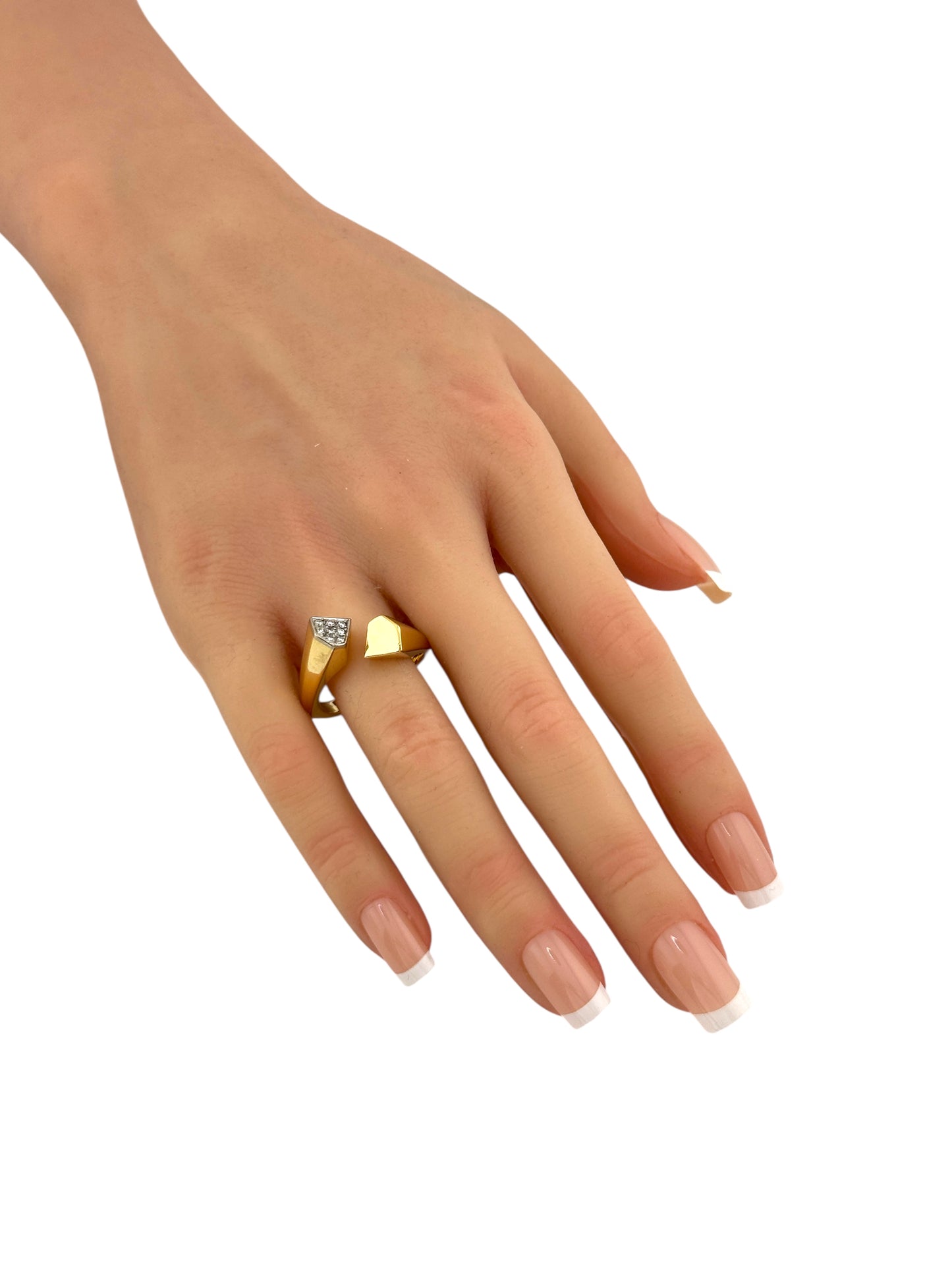 Vintage 18K Yellow Gold Ring with 0.10ct. Diamonds