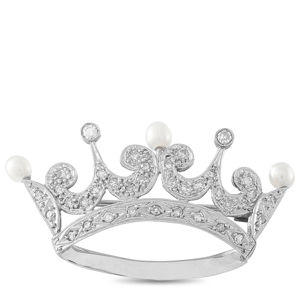 Crown brooch in white gold with pearl drops and round diamonds, ornate filigree design