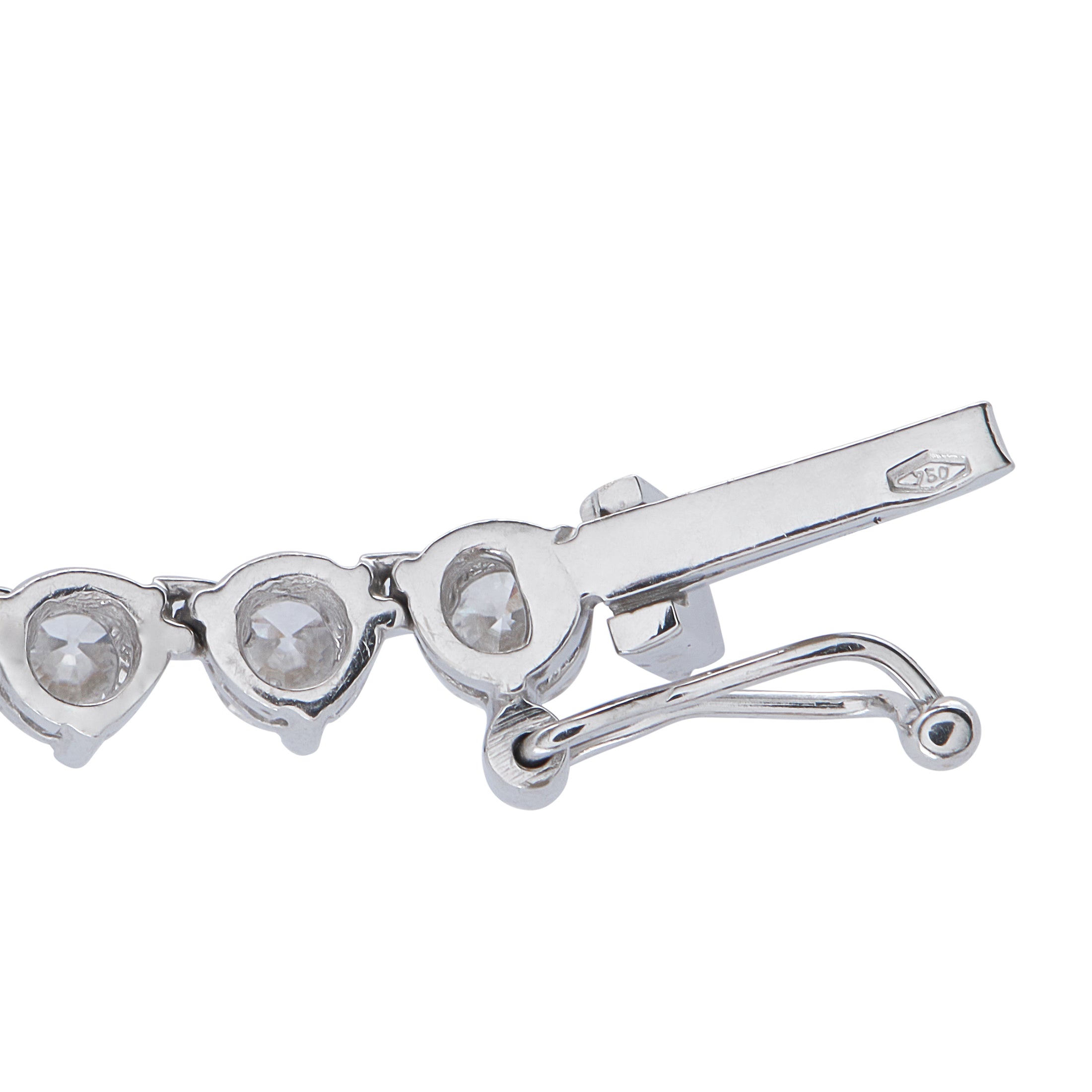 Exclusive 18K White Gold 17.76ct Diamond Tennis Necklace