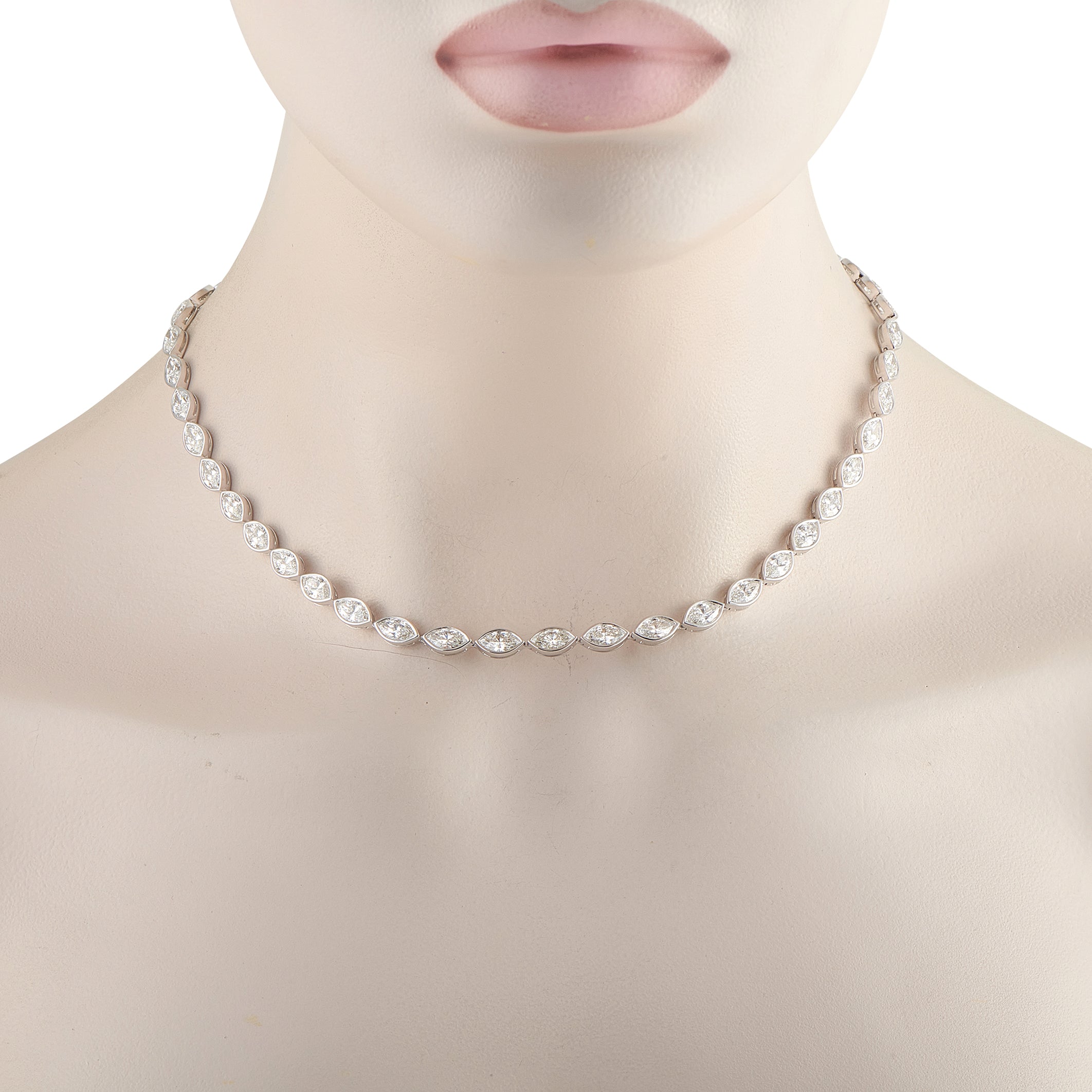 18K White Gold 23.0ct Diamond Necklace