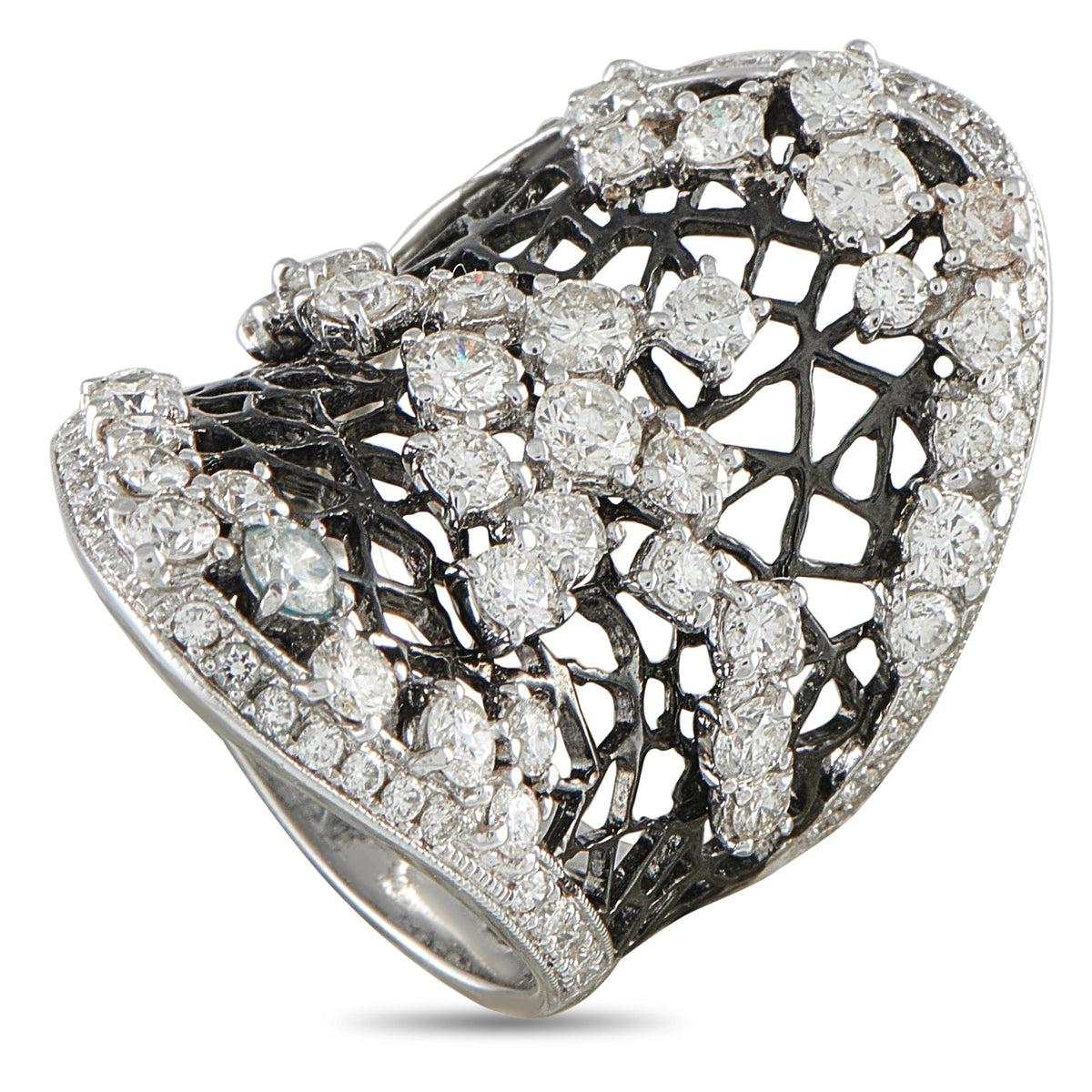 18K white gold diamond ring with heart-shaped openwork and pavé stones