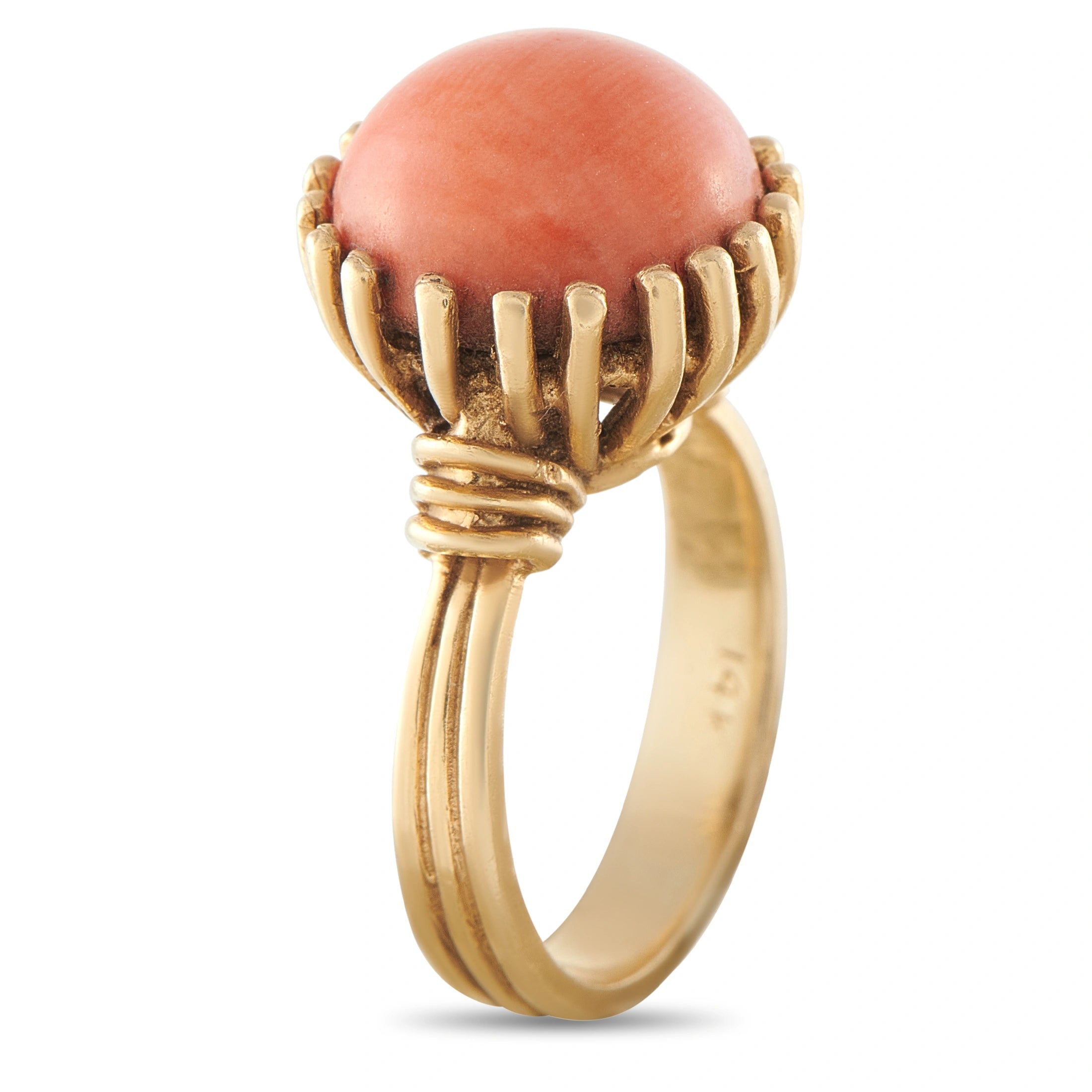 Vintage 18K yellow gold ring with coral oval stone and vertical prong-like details