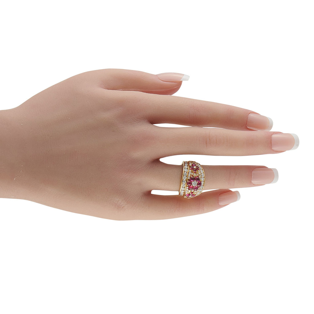 Exclusive 18K Yellow Gold Diamond and Ruby Ring