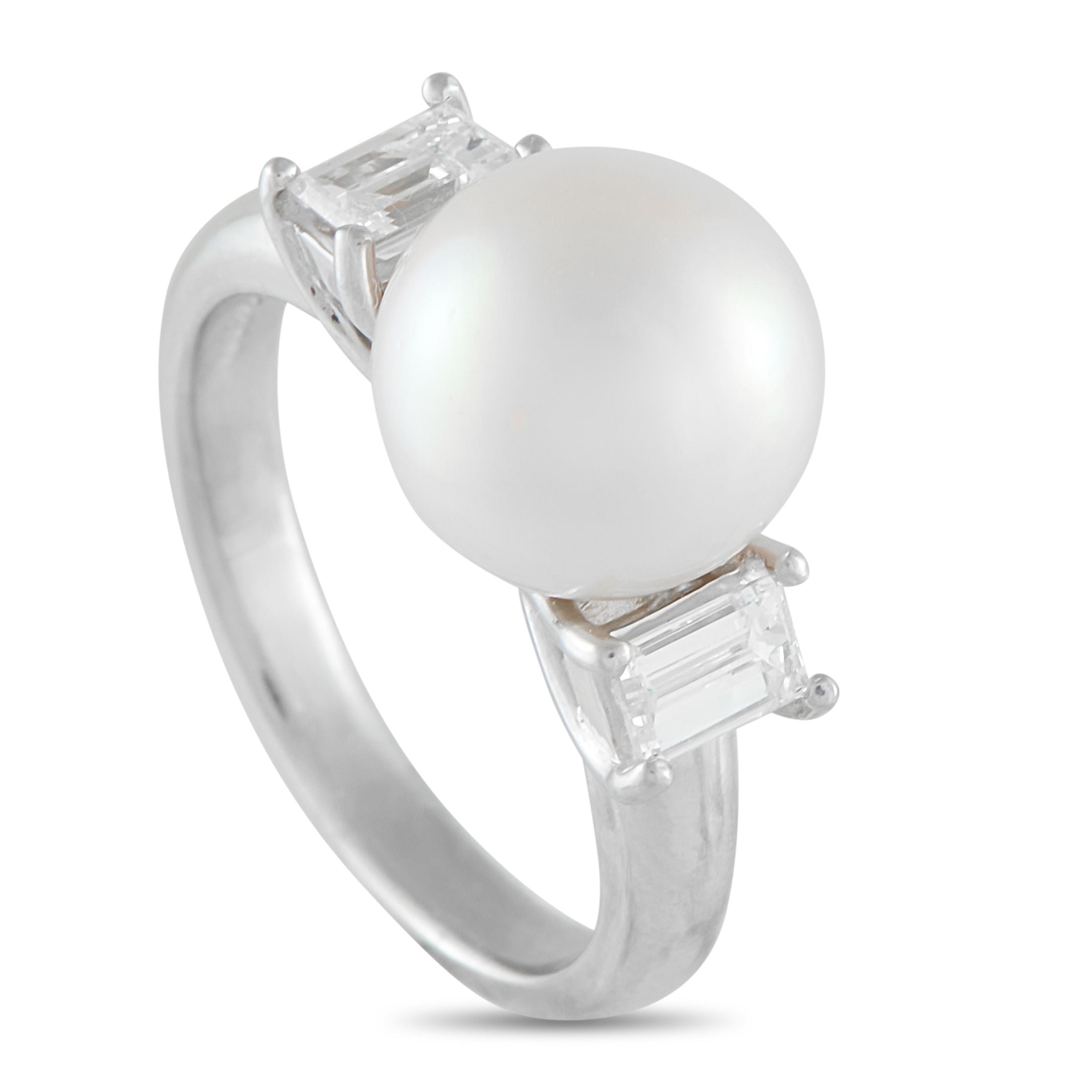 Exclusive Platinum 0.53ct Diamond and Pearl Ring MF16-092525 – A Pearl center stone makes this ring an ideal piece for anyone