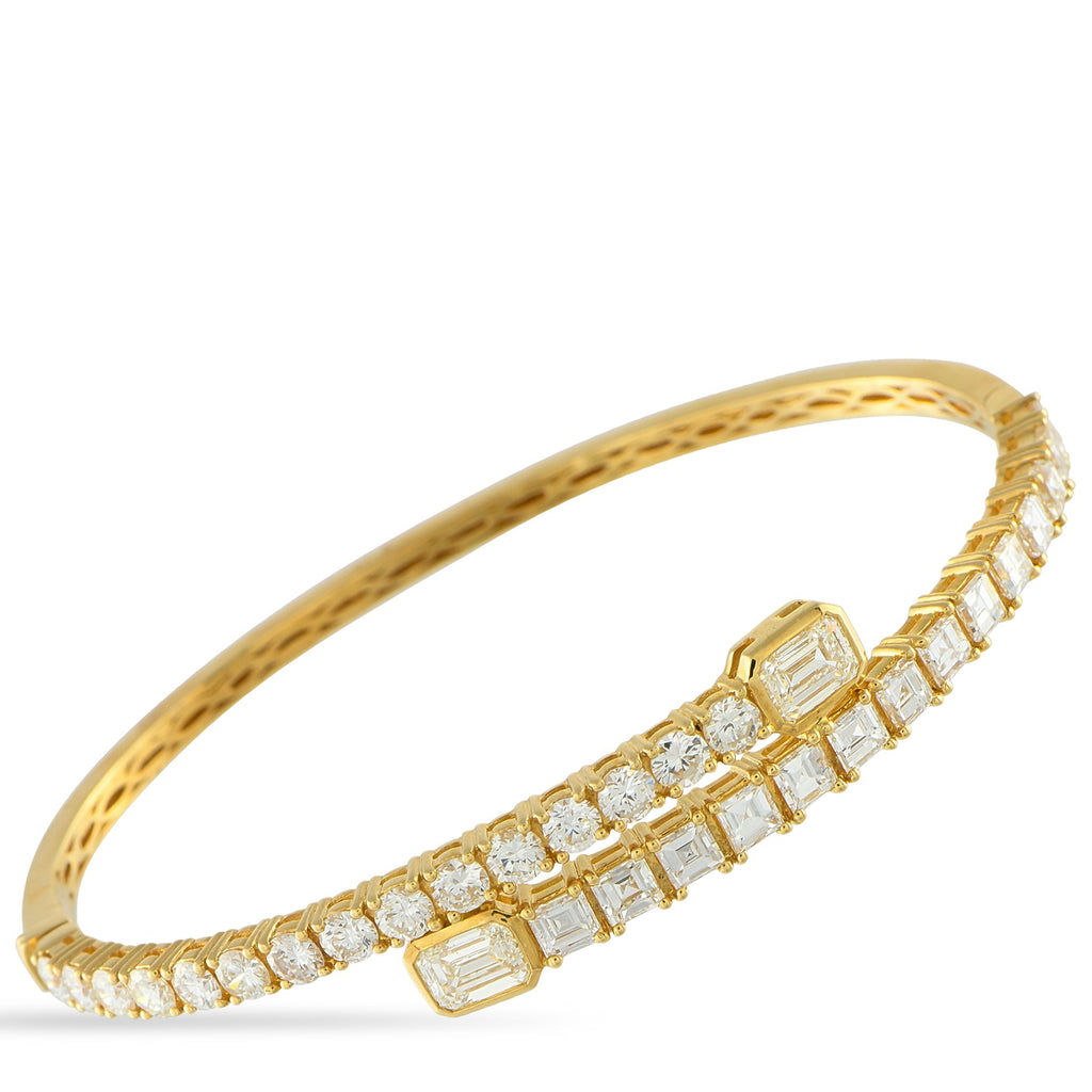 Exclusive 18K Yellow Gold 4.26ct Diamond Bracelet – This Odelia bracelet’s 18K Yellow Gold setting seemingly wraps around the