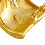 18K yellow gold Athena hoop earring detail, engraved texture and set clear diamond