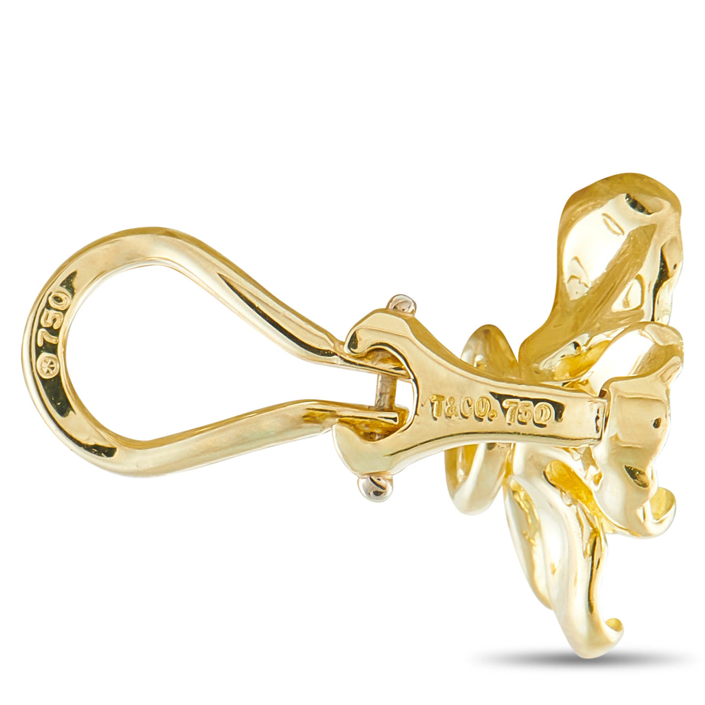 18K yellow gold flower earrings with hook clasp and stamped back detail
