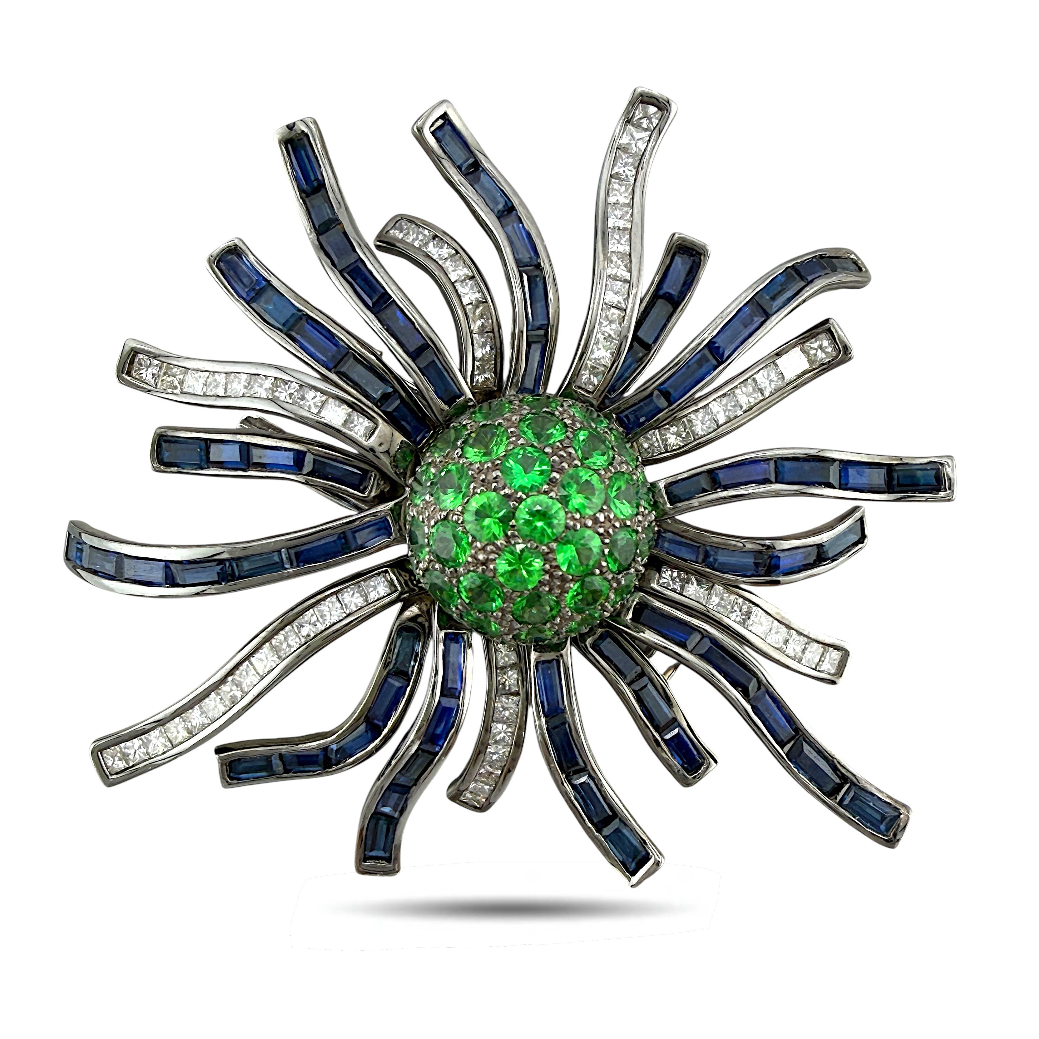 18 kt. Exclusive 18K White Gold 2.64ct Emerald, 1.64ct Diamond & Sapphire Brooch, White gold Diamond  - Emerald