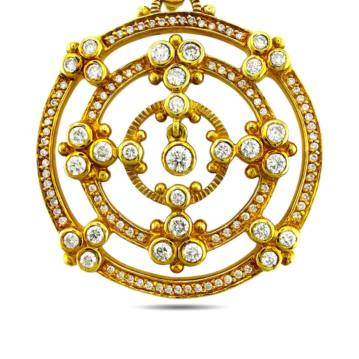 18K yellow gold circular brooch with round diamonds, openwork center, scalloped frame