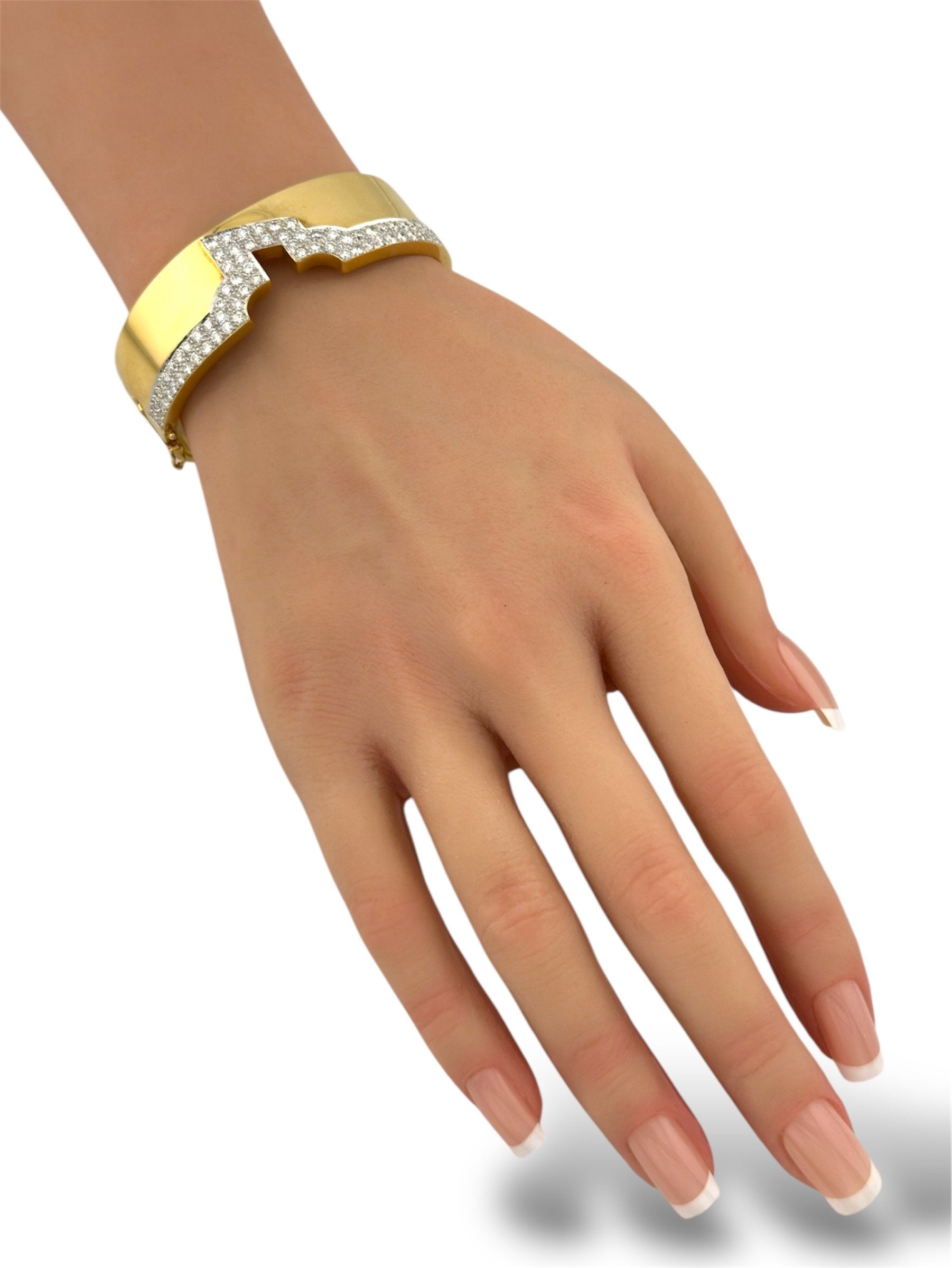 18K Yellow Gold Hinge Bracelet with 3.1ct of Diamonds