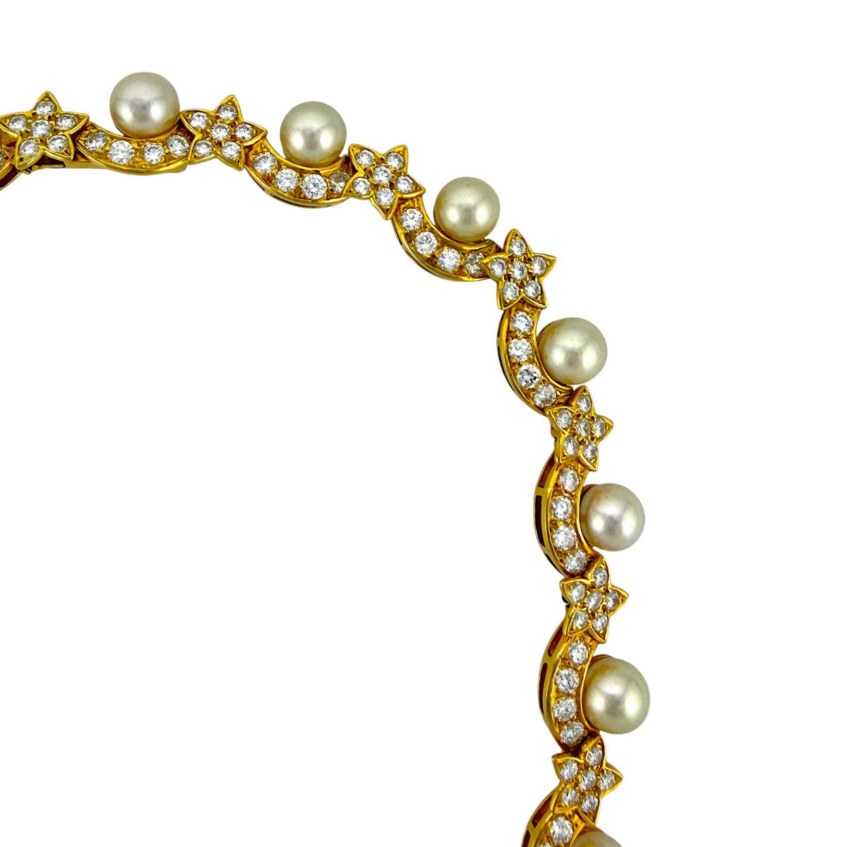 Yellow gold choker necklace with white pearls and diamond accents in scalloped links