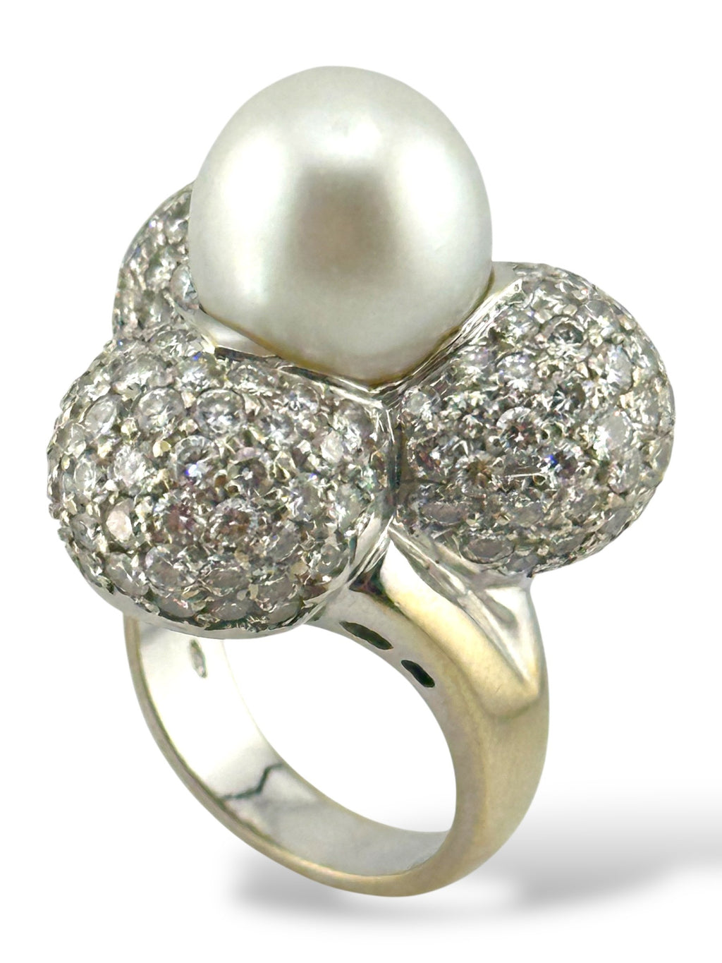 18K White Gold Ring with Diamond Circles and Central Pearl