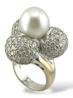 18K White Gold Ring with Diamond Circles and Central Pearl