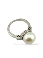 Vintage Platinum Ring with a Large Pearl and 2 Surrounding Diamonds