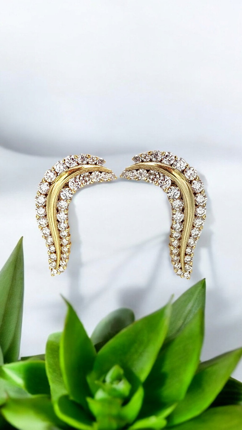 14K Yellow Gold Earring with Diamonds
