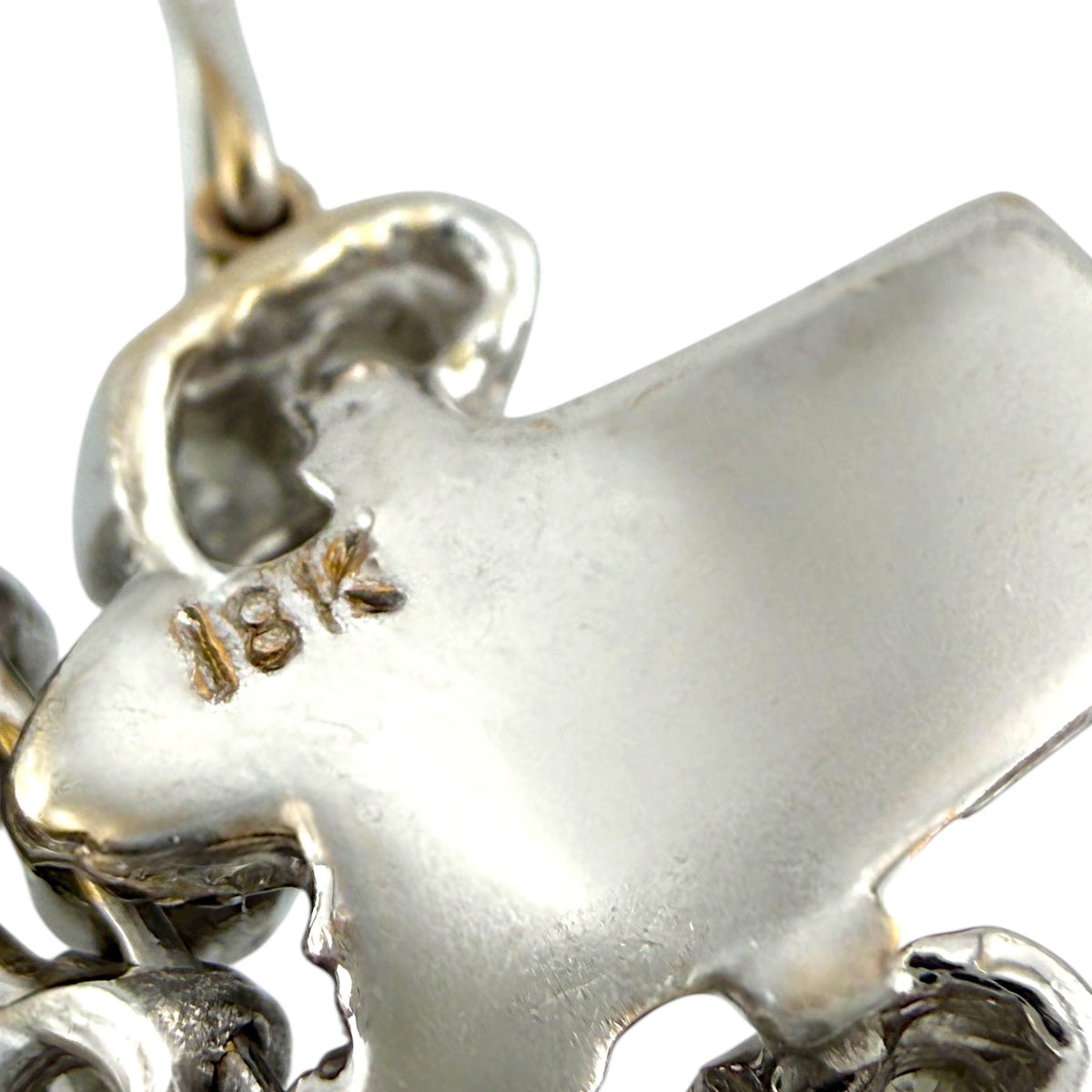 18K white gold diamond link bracelet clasp and metal links detail
