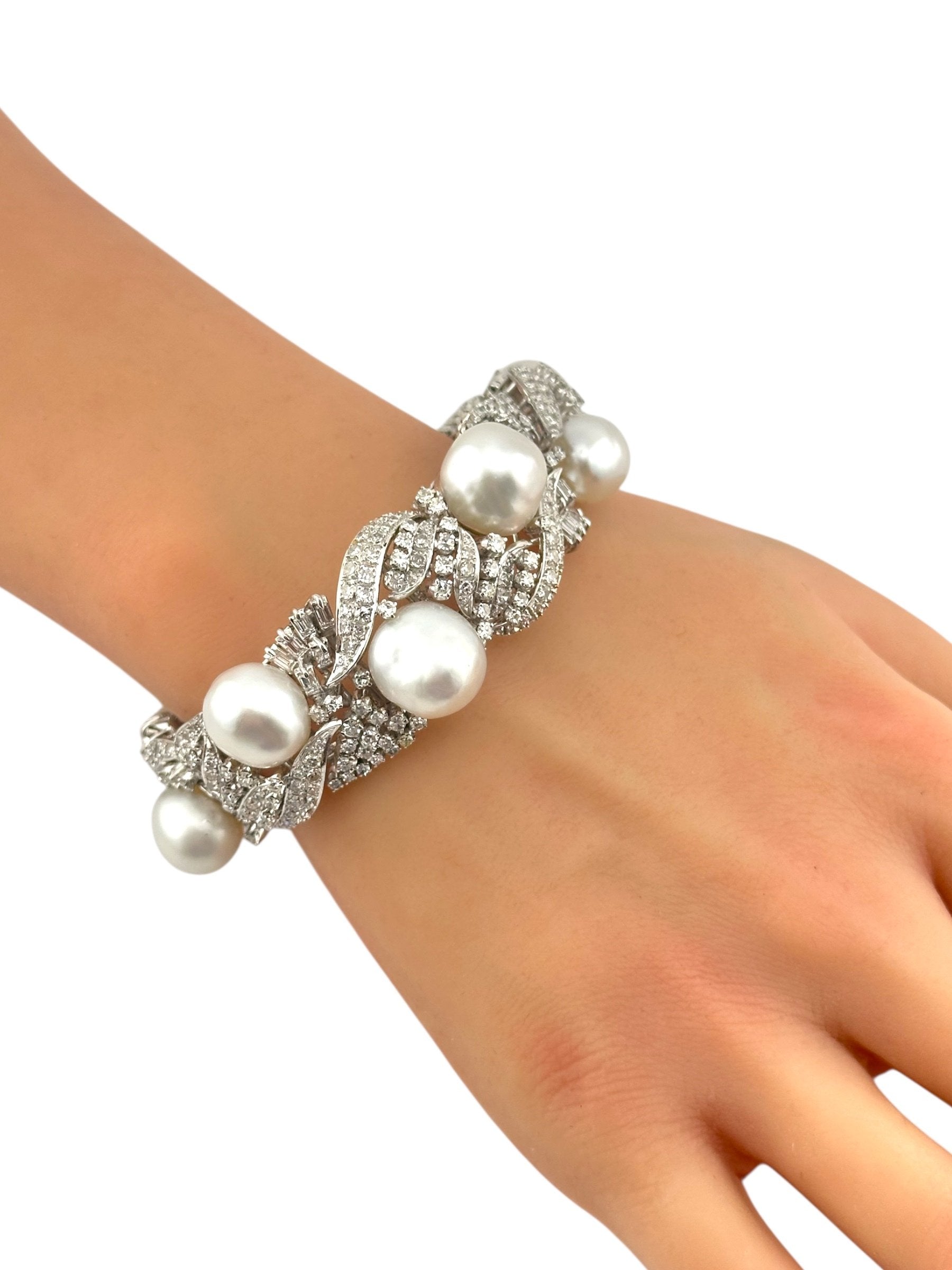 18 kt. White gold, 18K White Gold Bracelet with 4.7ct. Diamonds and Large Pearls -  4.7ct. tw. Diamond (Natural)