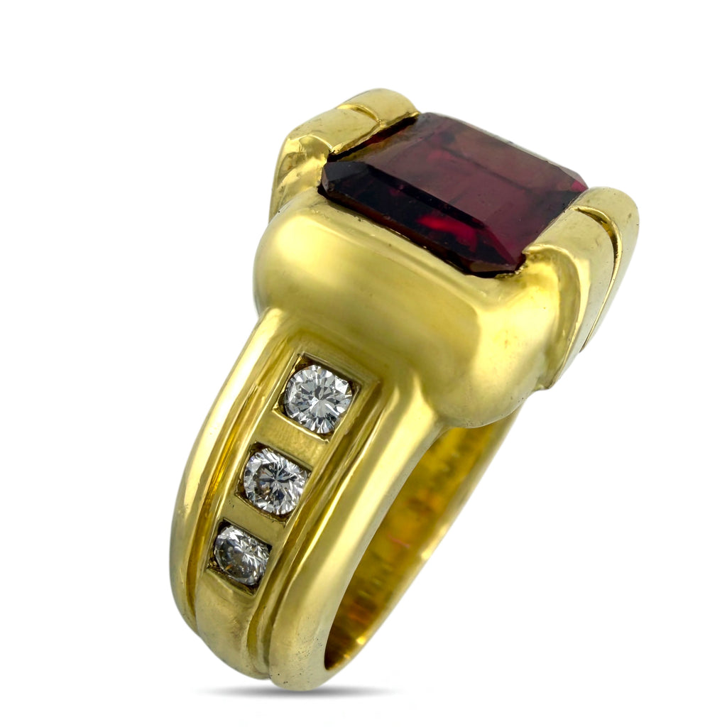 18K Yellow Gold 2.5ct Garnet and 0.18ct Diamond Ring