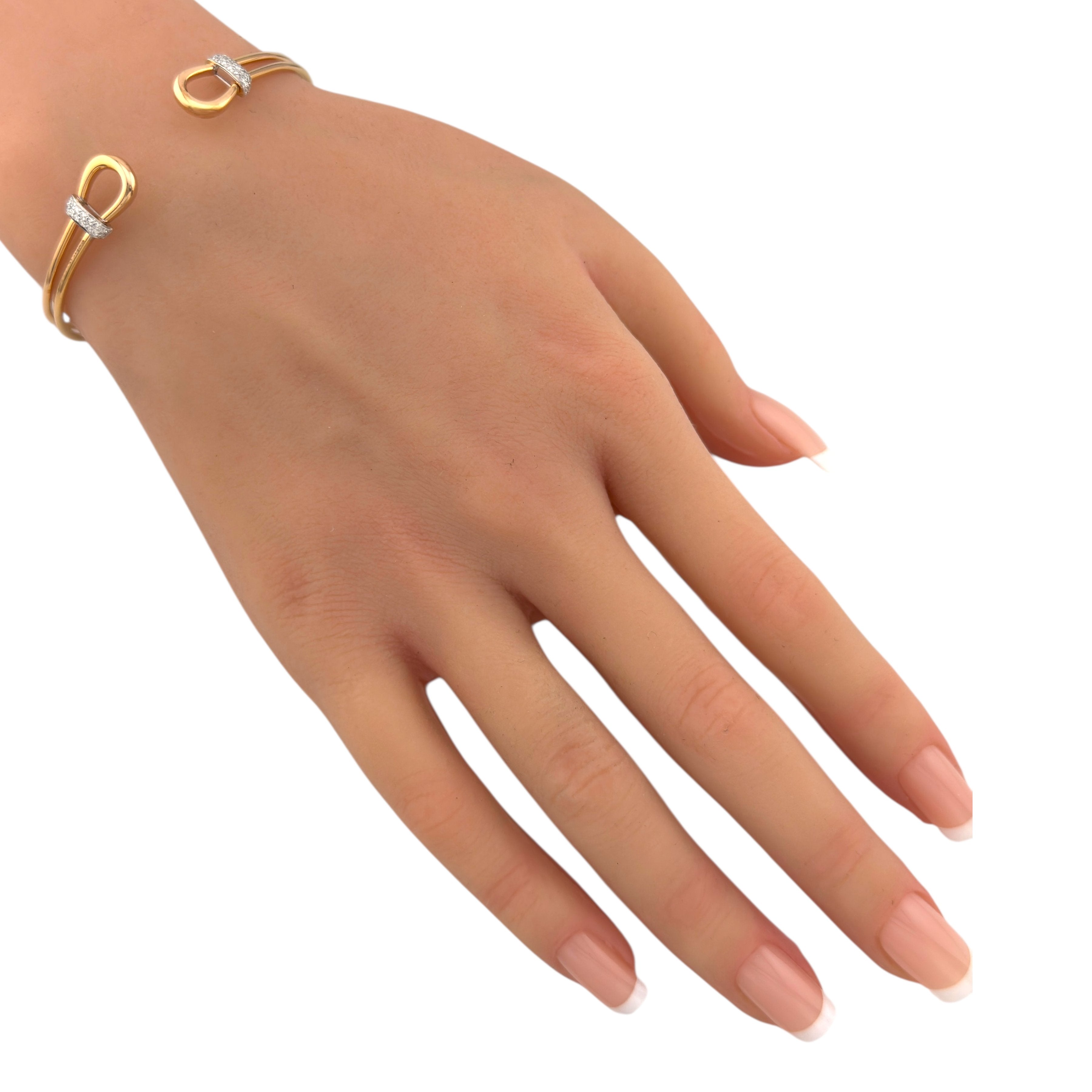 Roberto Coin - 18 kt. Rose gold, Exclusive 18K Rose Gold Roberto Coin 0.17ct Diamond Hinged  0.17ct. tw. Diamond (Natural)