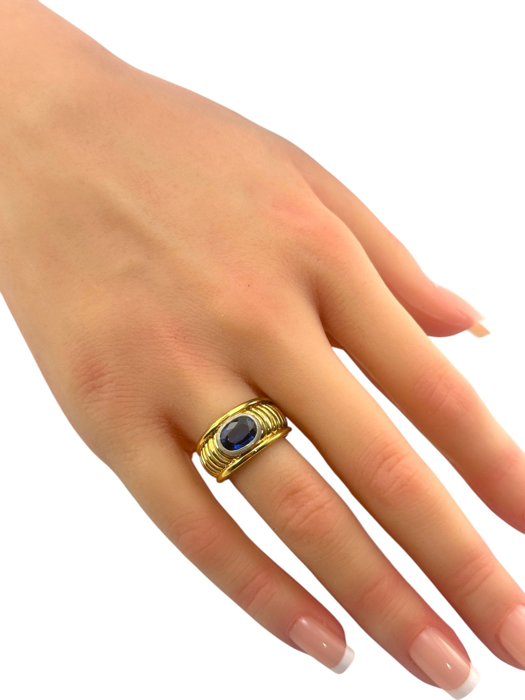 18K Yellow Gold Ring with Large Sapphire
