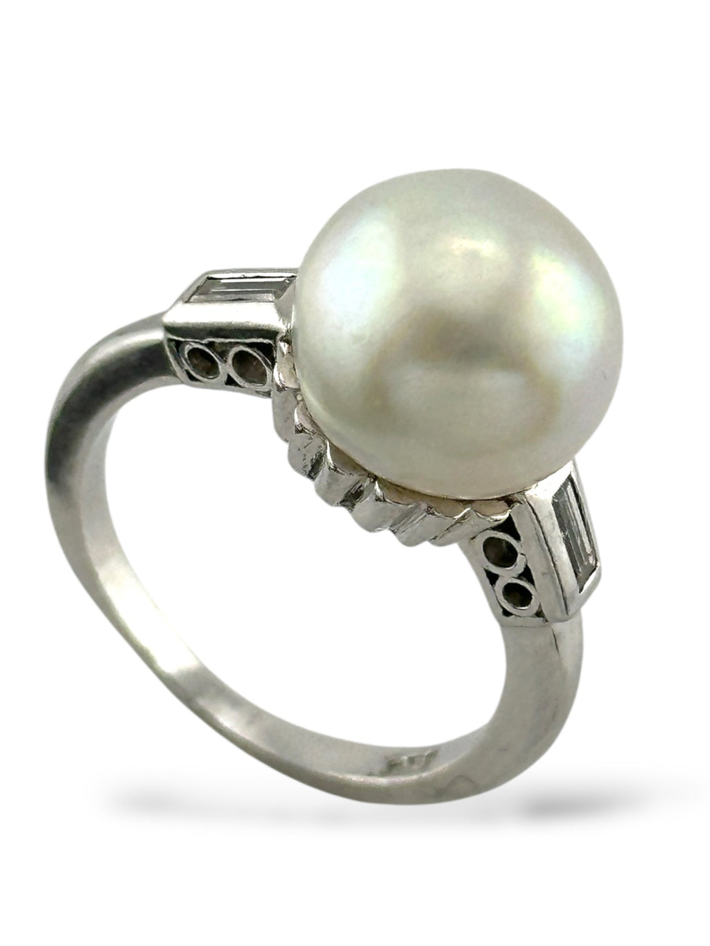 Vintage Platinum Ring with a Large Pearl and 2 Surrounding Diamonds