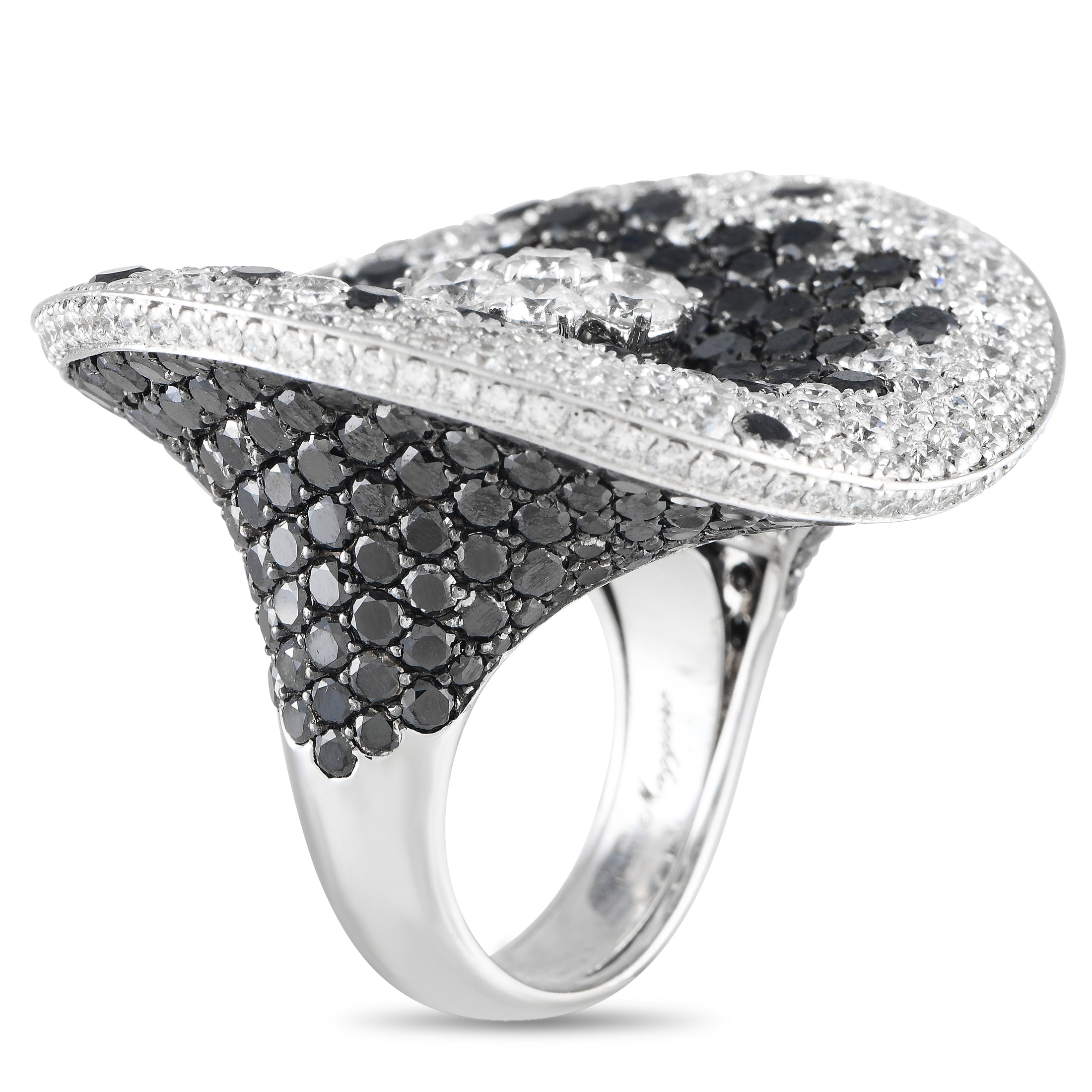 Maggioro18K White Gold 16.57ct Black and White Diamond Cocktail Ring