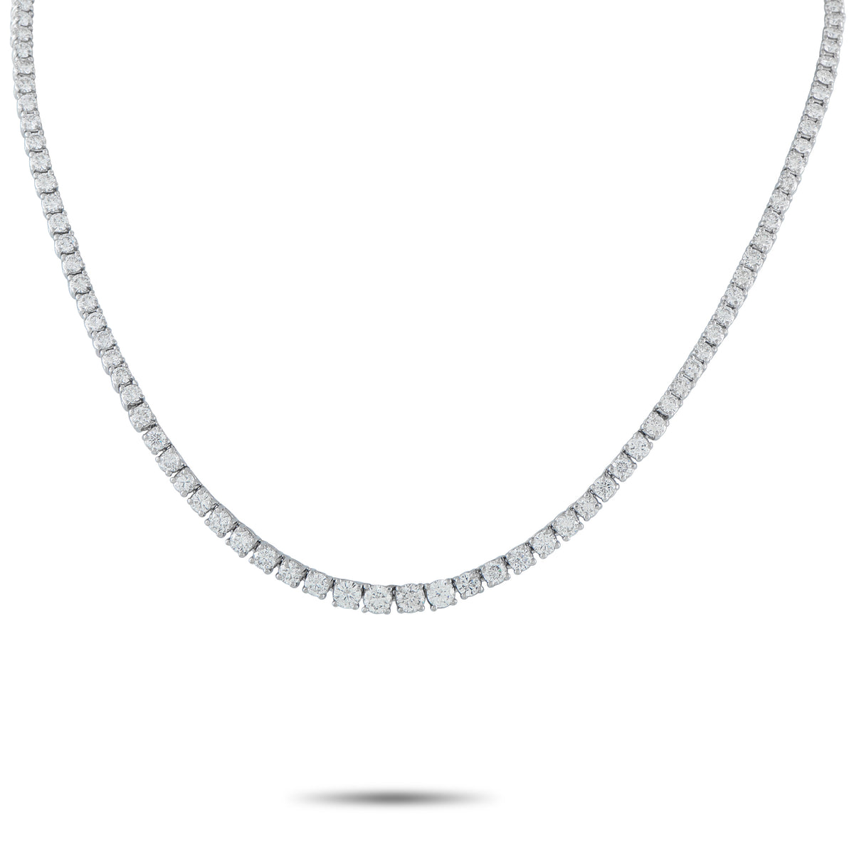 Diamond tennis necklace with round brilliant stones in a line