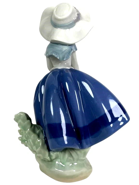 Lladro Vintage Limited Edition  Porcelain Figurine Pretty Pickings  #5222
